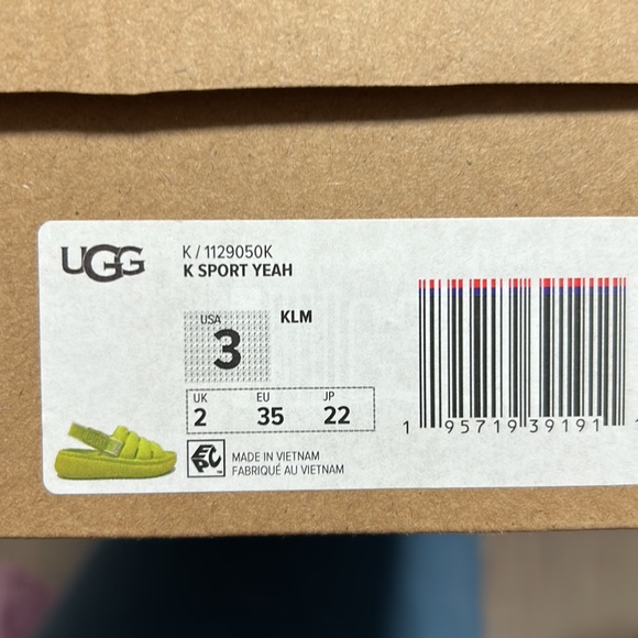 Uggs - Picture 6 of 6